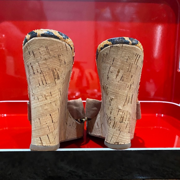 Beverly Feldman Platform Sandals w Pearl Flowers & Cork Wedge Heel EUC Size 8 - Picture 7 of 16